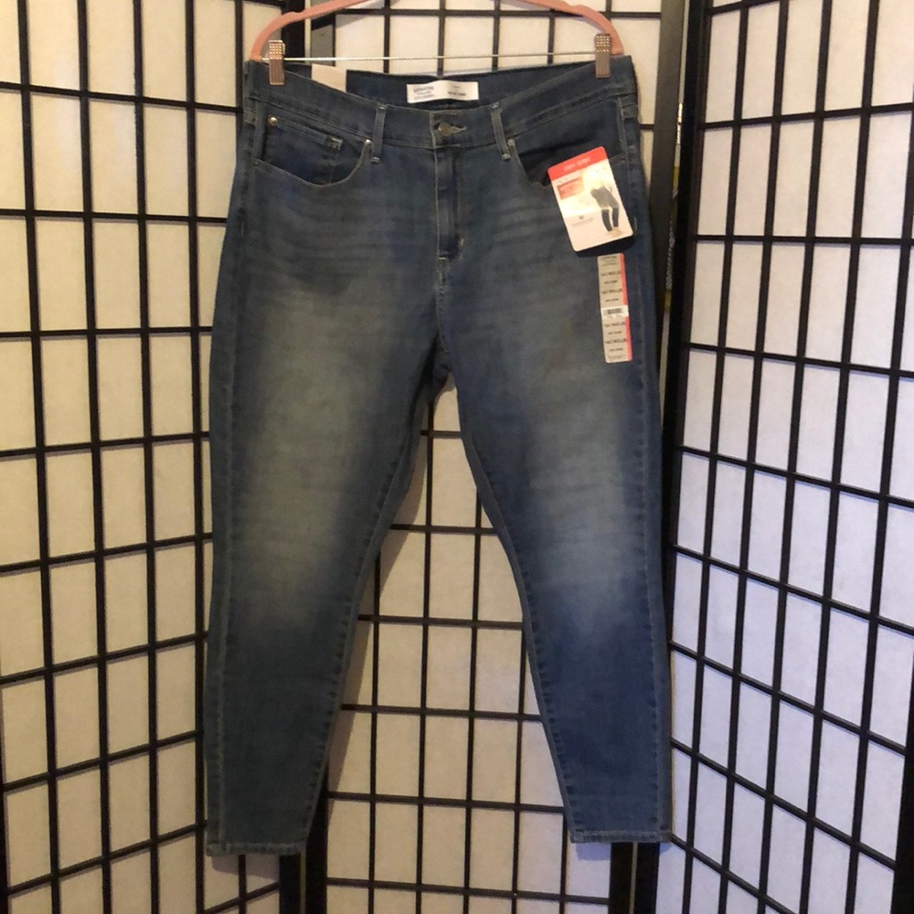 New Levi Mid Rise Curvy Skinny Jeans